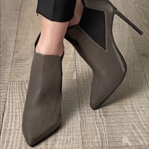 Saint Laurent Ela Ankle boot in aubergine - Picture 5 of 8